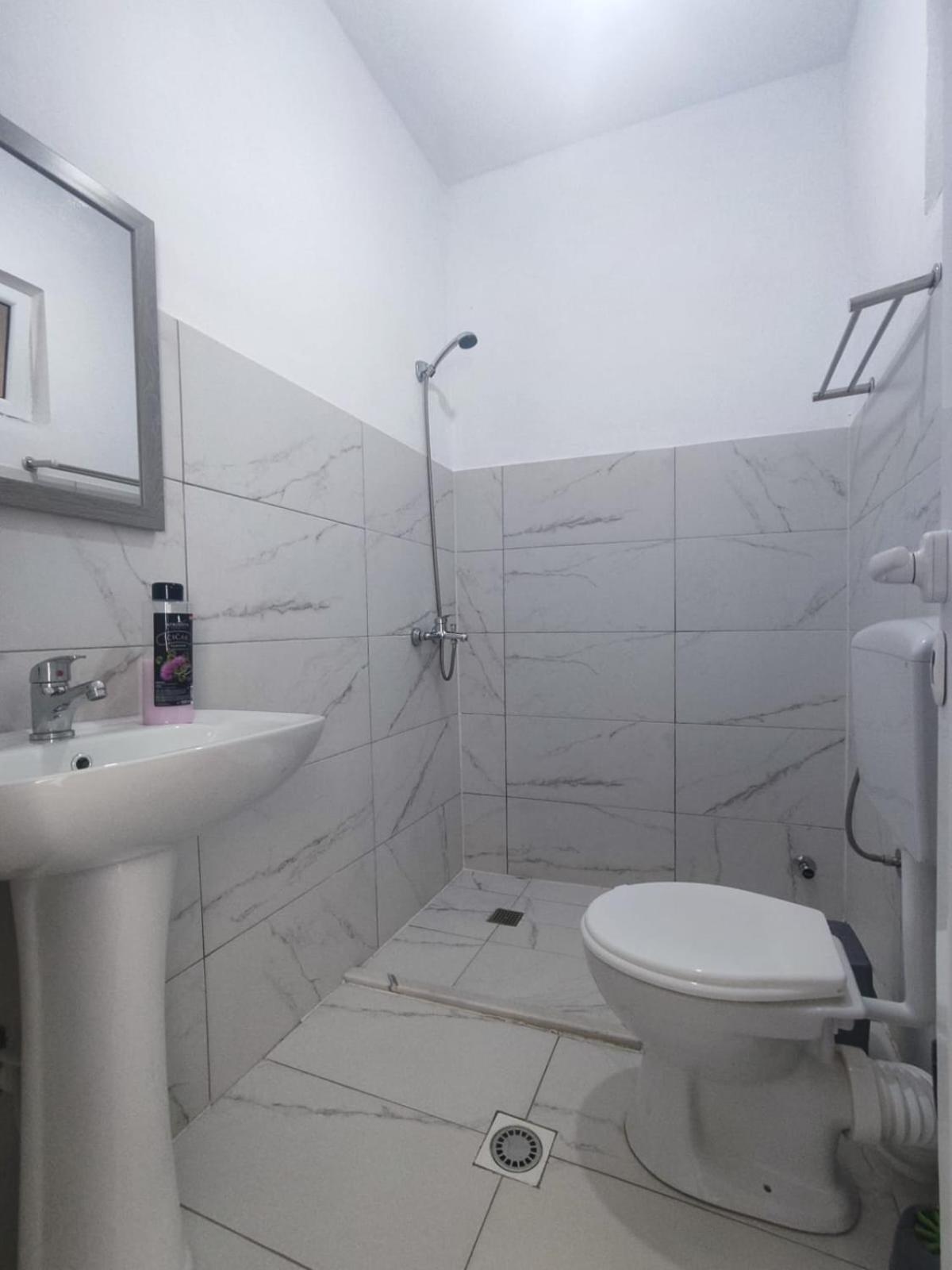 Roleo Guest House Lini Exterior foto